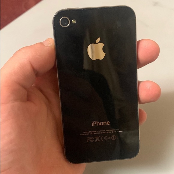 Apple iPhone 4S 16GB in Black for Unlocked - Picture 2 of 10